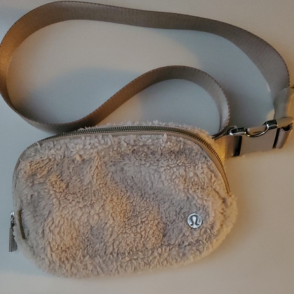 Lululemon Sherpa Everywhere Belt Bag White Opal Silver - Picture 1 of 14